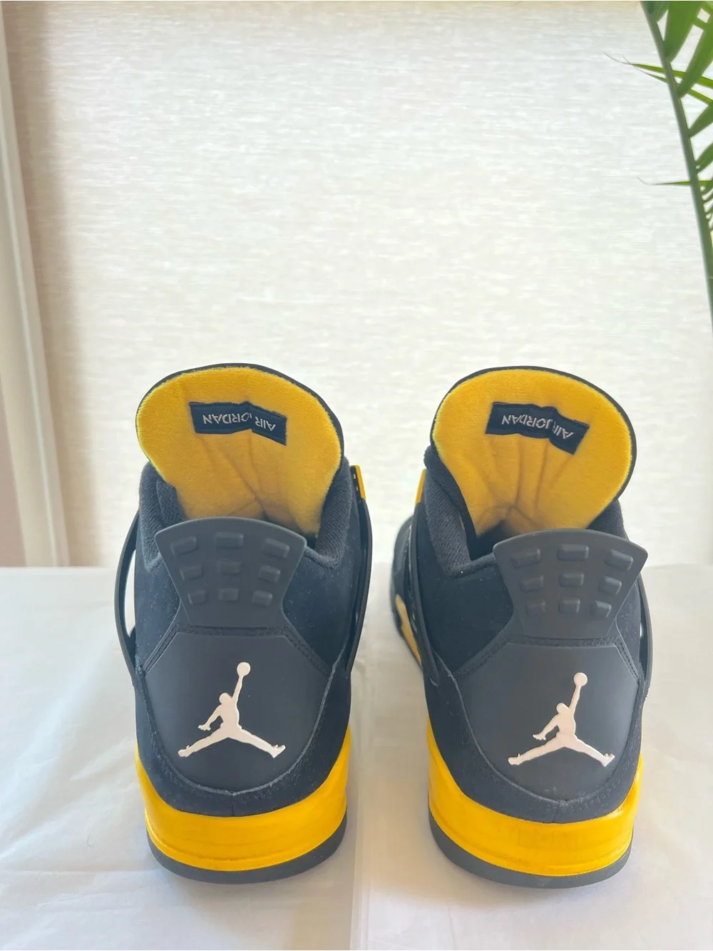 Nike Air Jordan 4 Retro Thunder 2023 Men’s Size 13 Black Yellow Shoes
